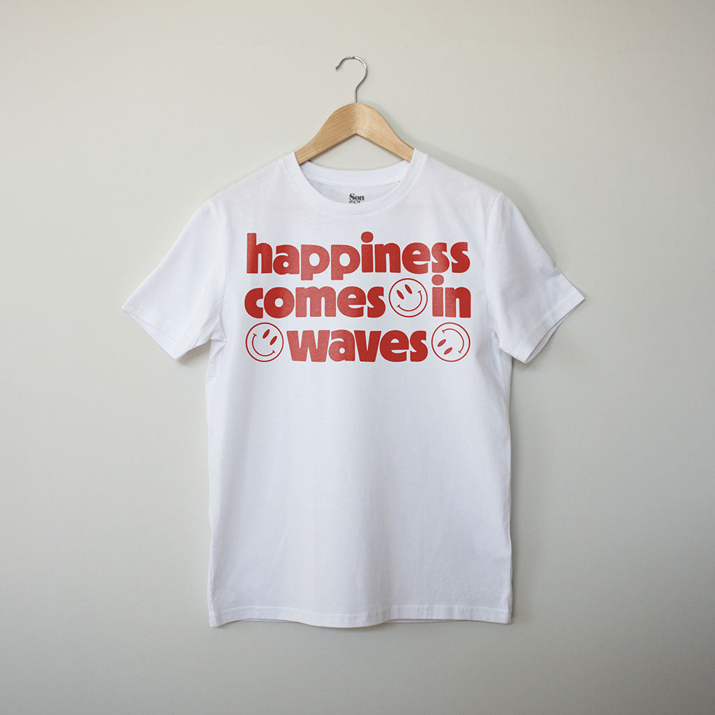 Happiness comes in waves. Contemporary Techno Music T-Shirt for Electronic Music Festivals – Vegan T-Shirt – PETA Approved and 100% organic cotton