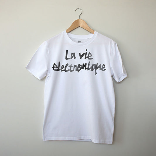 La Vie Electronique. White T-Shirt. Contemporary Techno Music T-Shirt for Electronic Music Festivals  – Vegan T-Shirt – PETA Approved and 100% organic cotton