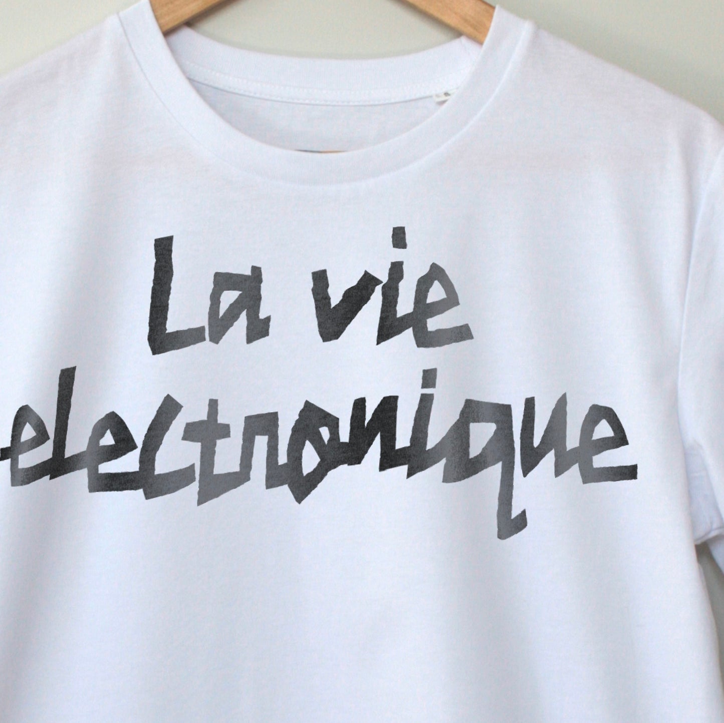 Close up image of La Vie Electronique. Contemporary Techno Music T-Shirt for Electronic Music Festivals  – Vegan T-Shirt – PETA Approved and 100% organic cotton